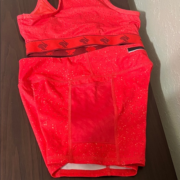 Rabbit Running XS Red Sports Bra and Shorts Set - Picture 8 of 9